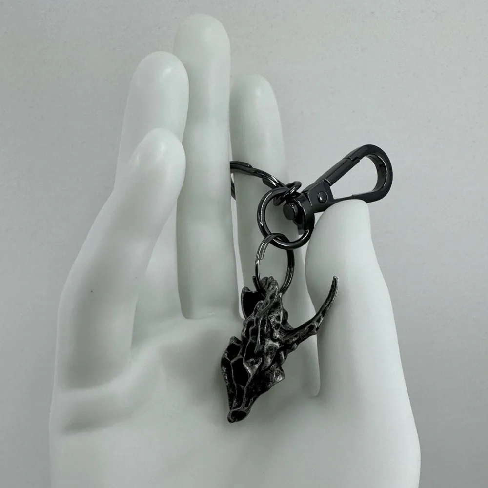 Black Dragon Skull Keychain - Picture 4 of 12